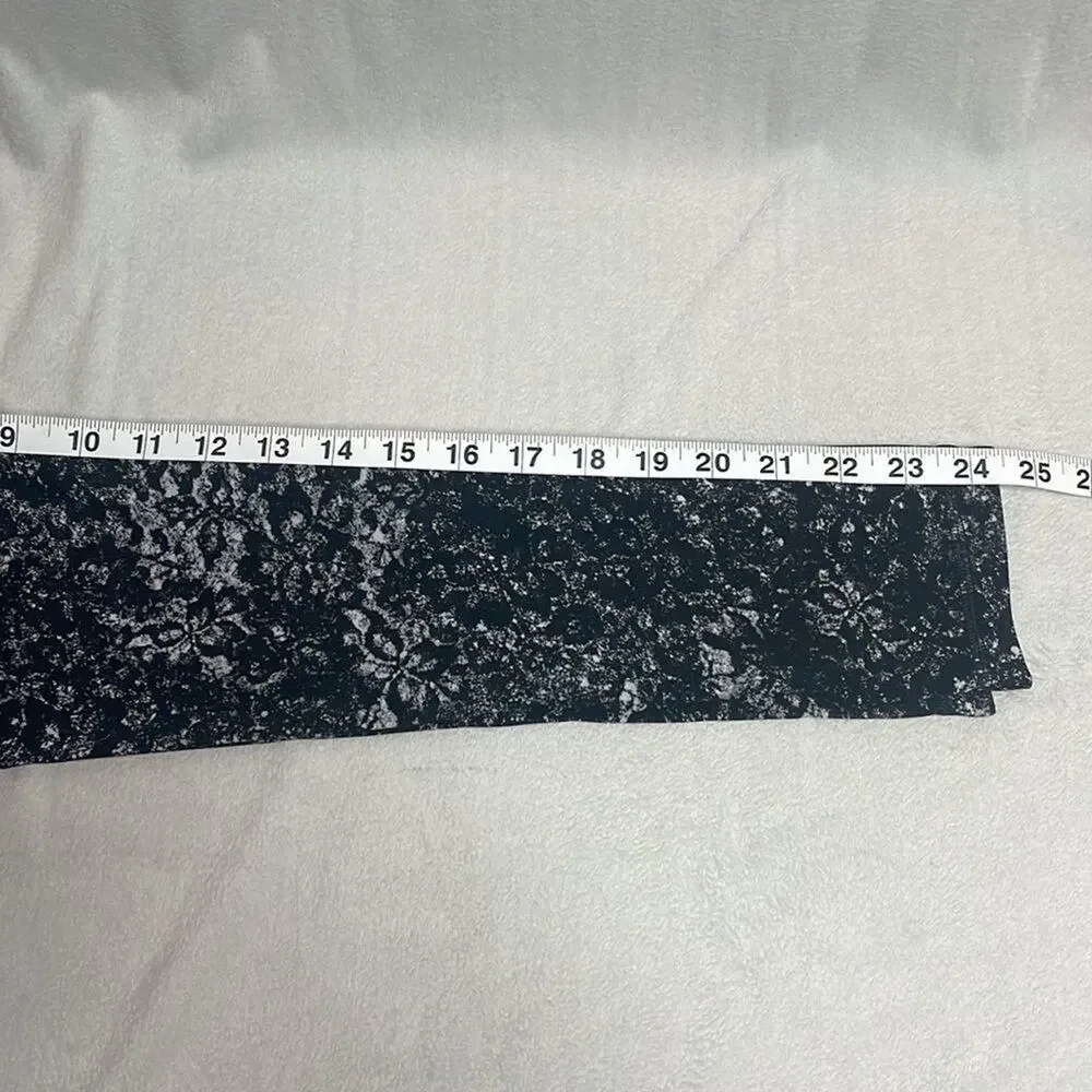 Lululemon Black and White Speckled Leggings Size 4